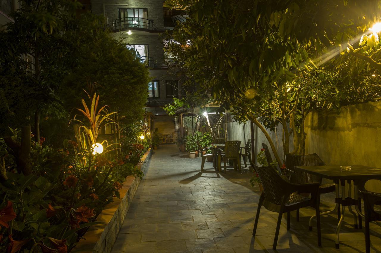 The North Face Inn Pokhara Exteriör bild
