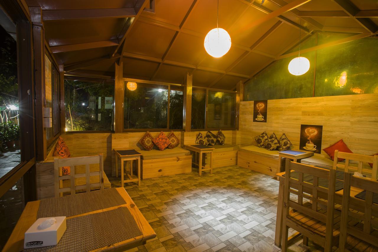 The North Face Inn Pokhara Exteriör bild